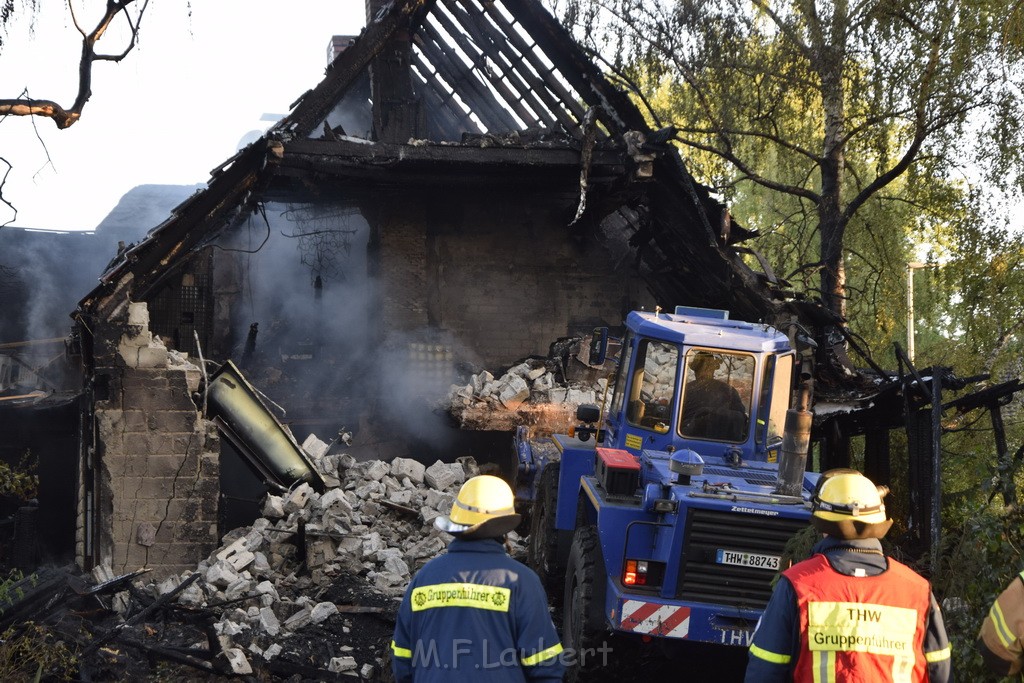 Grossfeuer Einfamilienhaus Siegburg Muehlengrabenstr P0990.JPG - Miklos Laubert